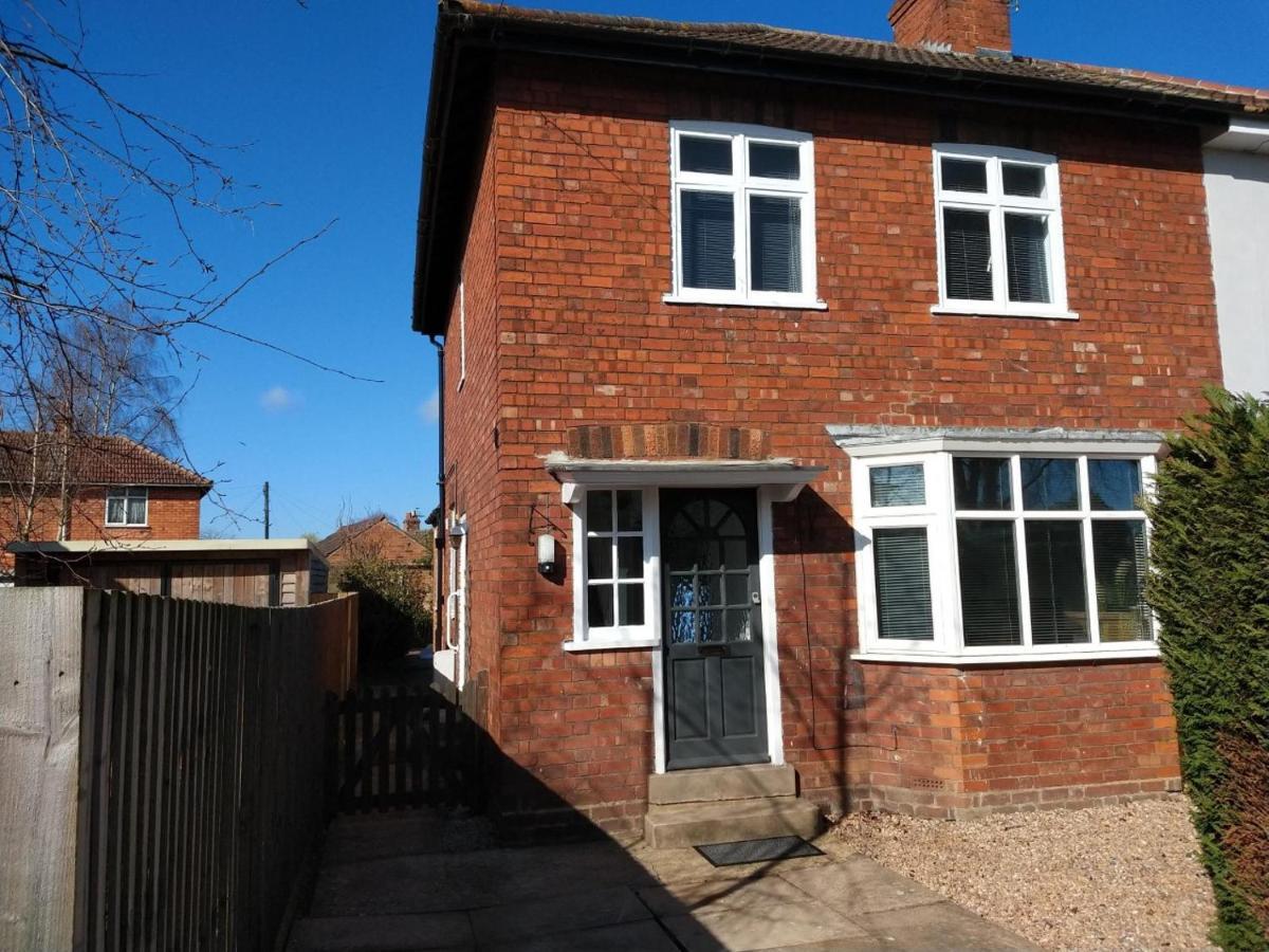 Doctors Lane Stylish 3 Bedroom Family House With Parking Мелтън Моубрей Екстериор снимка